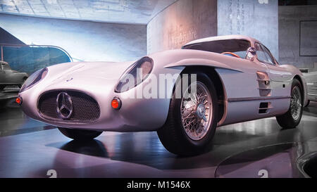 STUTTGART, DEUTSCHLAND - 7 April, 2017: 1955 Mercedes-Benz 300 SLR Uhlenhaut Coupé im Mercedes Museum. Stockfoto