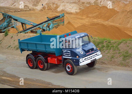 AWD Ford Thames Kipper in Sand Steinbruch Stockfoto