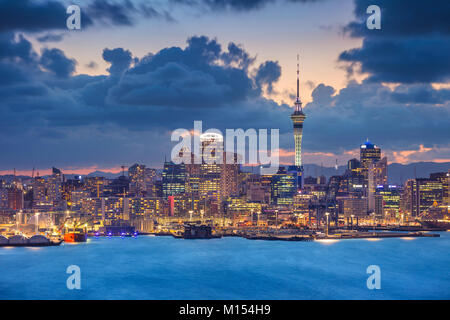 Auckland. Stadtbild bild Skyline von Auckland, Neuseeland während des Sonnenuntergangs. Stockfoto