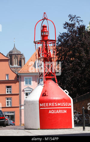 Boje an Deutsches Meeresmuseum Museum, Stralsund, Mecklenburg-Vorpommern, Deutschland, Europa IBoje beim Deutschen Meeresmuseum, Altstadt, Stralsun Stockfoto