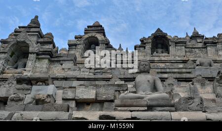 Borobudur buddhistischen Tempel in der Insel Java in Indonesien. Detail der Buddhistischen geschnitzte Relief in Borobudur Tempel in Yogyakarta, Java, Indonesien. Stockfoto