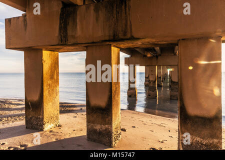 Piers Hit von Morgen Sonnenlicht, Newport Pier, Sunny Isles Beach, Miami Beach, Florida, USA. Stockfoto