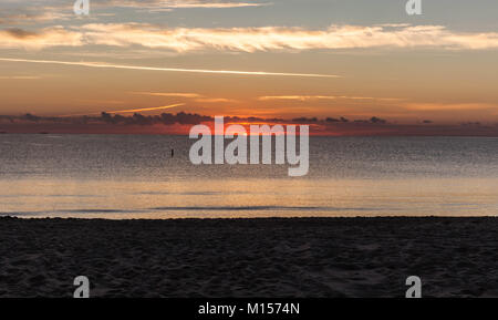 Golden sunrise bei Sunny Isles Beach, Florida, USA. Stockfoto