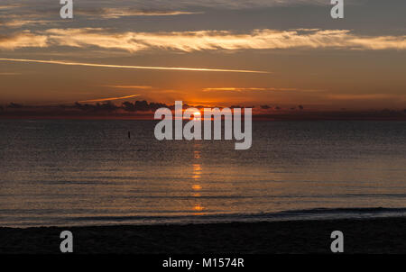 Golden sunrise bei Sunny Isles Beach, Florida, USA. Stockfoto