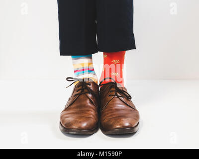 Männer Fuß in der schicke Schuhe und Socken. Für Männer. Vintage Schuhe Stockfoto