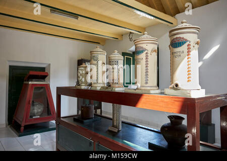 Berkefeld Wasser Filter angezeigt in der Kraton Yogyakarta (Keraton Ngayogyakarta Hadiningrat), Sultan's Palace Complex. Yogyakarta, Java, Indonesi Stockfoto