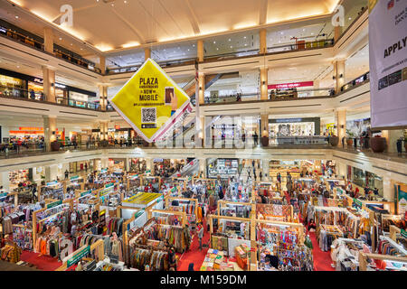 Innenraum der Ambarrukmo Plaza Shopping Mall. Yogyakarta, Java, Indonesien. Stockfoto