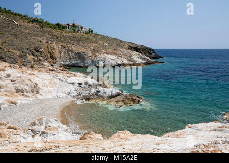 Zerklüftete Küstenlinie bei Lia Bucht im Osten der Insel Küste, Serifos, Kykladen, Ägäis, Griechische Inseln; Griechenland; Europa Stockfoto