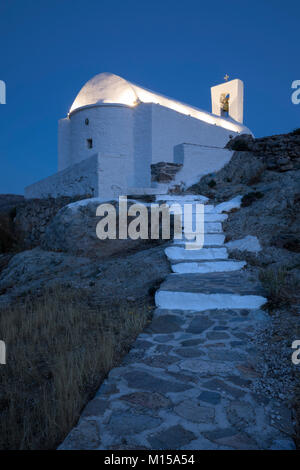 Kirche von Agios Konstantinos auf Stadt von Pano Chora in der Morgendämmerung, Serifos, Kykladen, Ägäis, griechische Inseln, Griechenland, Europa Stockfoto