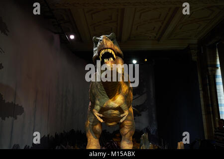 London, England - April 7, 2016: T-Rex Skulptur im Natural History Museum in London Stockfoto