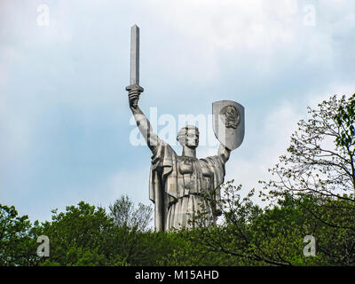 Ukraine, Kiew - 30. April 2011: monumentale Skulptur "OTHERLAND" im Museum der Geschichte der Ukraine während des Zweiten Weltkriegs Stockfoto