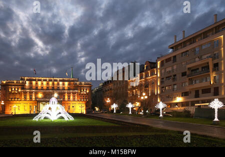 Abstrakte Weihnachten und Neujahr Dekoration Belgrad Serbien Rathaus Stockfoto