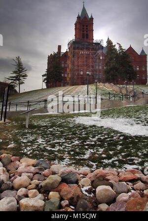 In Syracuse, New York, USA. 27. Januar 2018. Hügel und Treppen, die bis zu den Crouse Hochschule der Bildenden Künste an der Syracuse University Campus Stockfoto