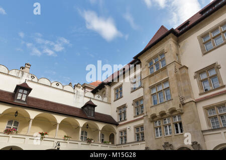 Primas Schlosshof an Primacialne Namestie (Primas Square) in der Altstadt von Bratislava, Slowakei. Stockfoto