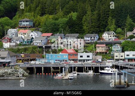 Blick auf Wasser, Straße, Ketchikan, Alaska. Stockfoto