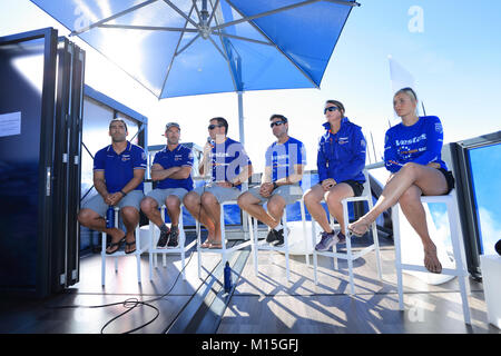 Die Stadt Alicante, Spanien. 20 Okt, 2017. Volvo Ocean Race 2017-18. Vestas Team Presse Konferenz. Einige Besatzungsmitglieder an Presse und Medien Credit: Jose Luis Ortin/Pacific Press/Alamy leben Nachrichten Stockfoto