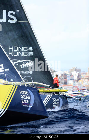 Die Stadt Alicante, Spanien. 22 Okt, 2017. Volvo Ocean Race 2017-18 Boote Bögen in Regatta start Credit: Jose Luis Ortin/Pacific Press/Alamy leben Nachrichten Stockfoto