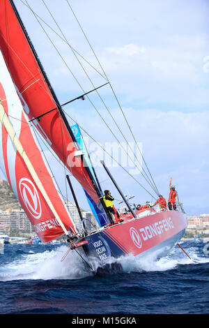 Die Stadt Alicante, Spanien. 22 Okt, 2017. Volvo Ocean Race 2017-18 DongFeng Team hart in Regatta start Credit: Jose Luis Ortin/Pacific Press/Alamy leben Nachrichten Stockfoto