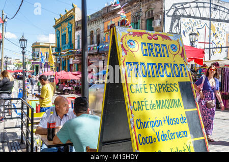 Buenos Aires Argentinien, Caminito Barrio de la Boca, Straßenmuseum, historisches Immigrantenviertel, Straßencafé, Tisch, Schild, Restaurant Restaurants Essen d Stockfoto