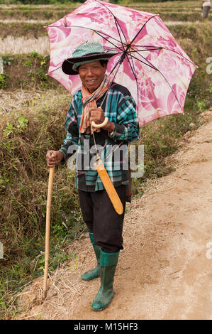 KENGTUNG, MYANMAR - NOVEMBER, 2016: ländliche Szene in der Nähe von Keng Tung Stockfoto