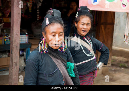 KENGTUNG, MYANMAR - NOVEMBER, 2016: Die Hügel in der Nähe von Keng Tung werden von stammesdörfer unterschiedlicher Traditionen und etnicity besiedelt. Stockfoto