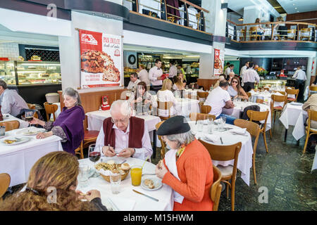 Buenos Aires Argentinien, Recoleta, Babieca Parrilla al Carbon, Restaurant Restaurants Essen Essen Essen Essen gehen Cafe Cafés Bistro, innen, Essen, Tisch Stockfoto