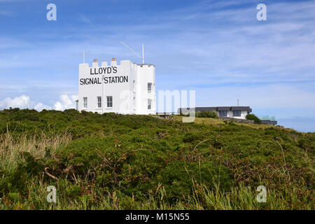 Lloyds Signal Station auf der Klippe in Bass, Lizard Halbinsel, Cornwall, England, Großbritannien. Es ist ein Wohngebäude, auf dem Markt für £ 695.000 Stockfoto