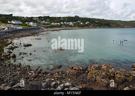 Coverack, Cornwall, Großbritannien. Felsiger Strand. Zwei Wochen nach den Sturzfluten im Sommer 2017. Stockfoto