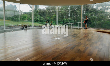 Brumadinho, Brasilien - Dec 27, 2017: Sonic Pavillon von Doug Aitken an Inhotim Institut, Minas Gerais, Brasilien Stockfoto