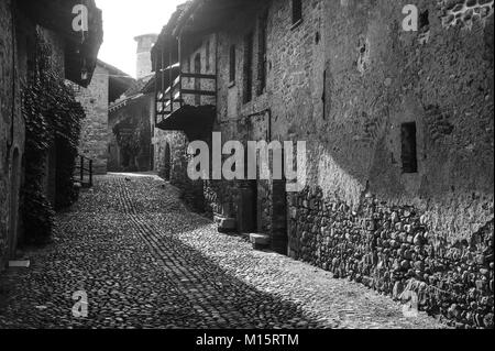 Tür Detail in Ricetto di Candelo, Biella, Italien Stockfoto