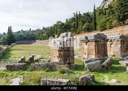 Das Stadion von Delphi liegt auf dem höchsten Punkt der archäologischen Stätte von Delphi. Delphi war eine wichtige antike griechische religiöse Heiligtum der Heiligen Stockfoto