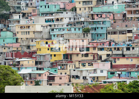 Bunte Häuser, slum Jalousie, Pétionville, Port-au-Prince, Haiti Ouest, Stockfoto