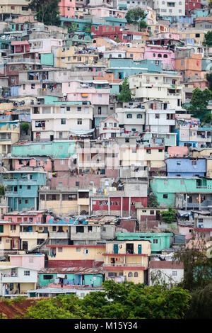 Bunte Häuser, slum Jalousie, Pétionville, Port-au-Prince, Haiti Ouest, Stockfoto