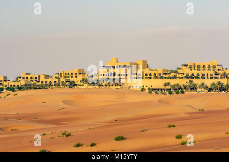Hotel Qasr Al Sarab, in der Mitte der Dünen, Rub al-khali Wüste, Abu Dhabi, Vereinigte Arabische Emirate, Naher Osten Stockfoto
