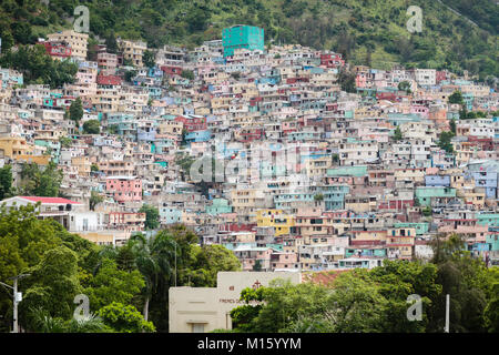 Bunte Häuser, slum Jalousie, Pétionville, Port-au-Prince, Haiti Ouest, Stockfoto