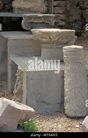 Erodierten Steinzeug in Porta Nocera in der antiken Stadt Pompeji in Kampanien, Italien verlassen. Stockfoto