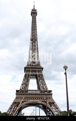 Hautnah auf den Eiffelturm, Paris, Frankreich. Stockfoto