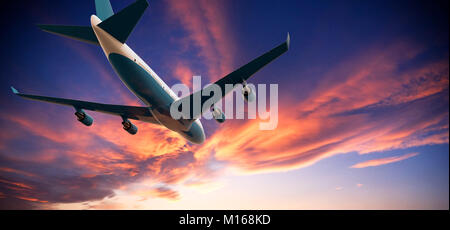 Flugzeug in einem bewölkten Sonnenuntergang fliegen: 3D-Darstellung Stockfoto