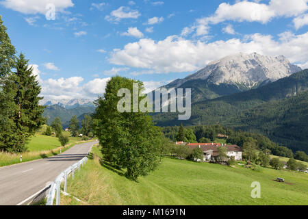 Deutsche Alpenstraße in der Nähe der bayerischen Berchtesgaden Stockfoto