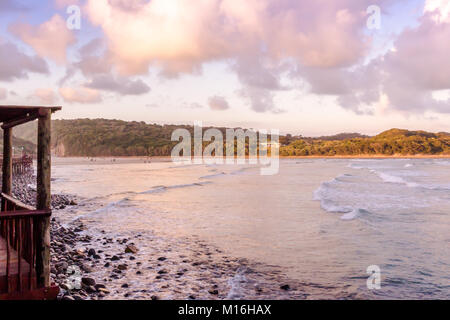 Gonubie Strand und die Promenade am Sonnenuntergang Stockfoto