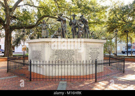 SAVANNAH, GEORGIA, USA - 31. OKTOBER 2017: Das Haitian Monument am Franklin Square in Savannah, Georgia, gewidmet dem haitianischen schwarzen Regiment Stockfoto