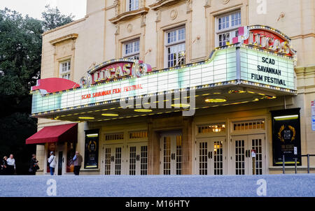 SAVANNAH, Georgia, USA - 31. OKTOBER 2017: TheLucas Theater auf Abercorn Street in der Altstadt in Savannah, Georgia, hosting SCAD Fil Stockfoto