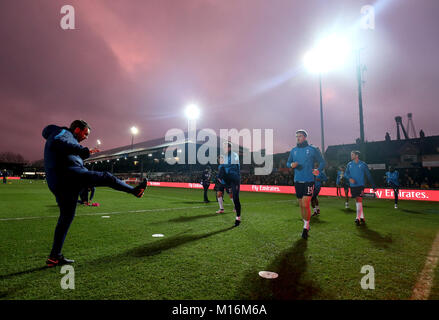 Tottenham Hotspur der Spieler Erwärmung während der Emirate FA Cup, vierte Runde bei Rodney Parade, Newport. Stockfoto