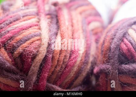 Makro von bunten Wolle Garn in Strang Stockfoto