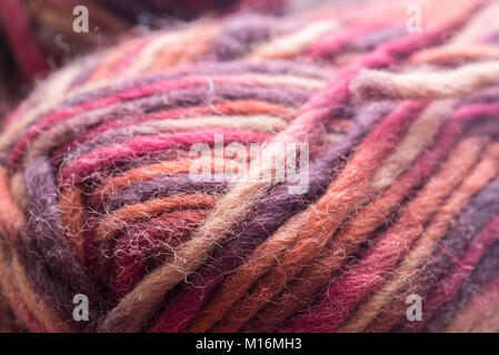 Makro von bunten Wolle Garn in Strang Stockfoto