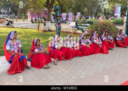 Indische Frauen namens Lambadas bei Hyderabad Literary Festival in Hyderabad, Indien. Stockfoto