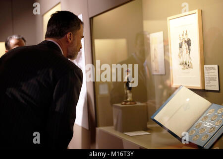 Spanischen König Felipe VI visits exhibicion 'La memoria recobrada. Huellas de la Historia de EEUU' in Bilbao © Casa de Su Caridad el Rey Credit: Gtres Información más Comuniación auf Linie, S.L./Alamy leben Nachrichten Stockfoto
