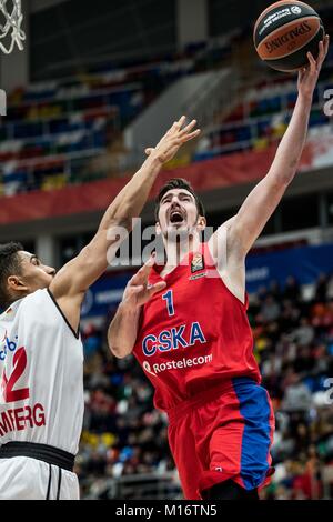 Moskau, Russland. 26 Jan, 2018. Nando de Colo (R) von Cska geht an den Korb während der 2017-2018 Euroleague Basketball Spiel zwischen ZSKA Moskau und Brose aalen sich in Moskau, Russland, Jan. 26, 2018. CSKA gewann 81-72. Credit: Wu Zhuang/Xinhua/Alamy leben Nachrichten Stockfoto