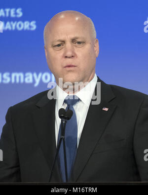 Washington, District of Columbia, USA. 25 Jan, 2018. Bürgermeister Mitchell J. Landrieu (Demokrat von New Orleans, LA) macht Erläuterungen in der Plenarsitzung des United States Konferenz der Bürgermeister in Washington, DC am Donnerstag, den 25. Januar 2018. Quelle: Ron Sachs/CNP. Credit: Ron Sachs/CNP/ZUMA Draht/Alamy leben Nachrichten Stockfoto