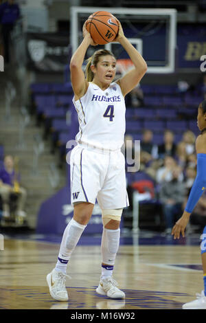 Seattle, WA, USA. 26 Jan, 2018. UW guard Amber Melgoza (4) Während einer PAC 12 Basketball Spiel zwischen den Washington Schlittenhunde und UCLA Bruins. Das Spiel war an der Hec Ed Pavillon in Seattle, WA gespielt. Jeff Halstead/CSM/Alamy leben Nachrichten Stockfoto